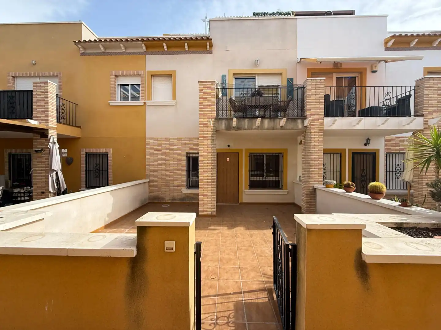 Vista exterior de Planta baixa en venda en Catral amb Jardí privat