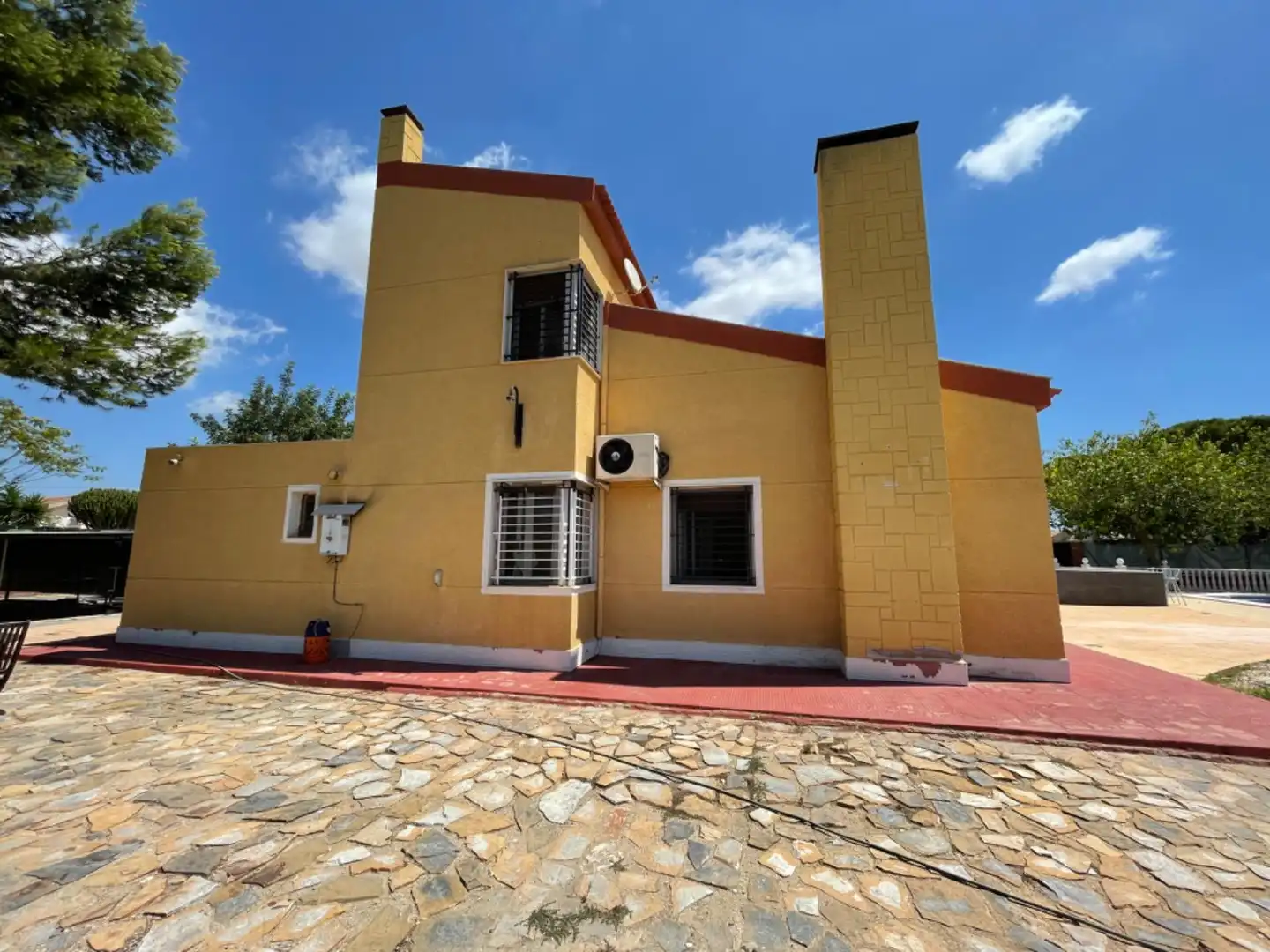 Vista exterior de Casa o xalet en venda en Elche / Elx amb Aire condicionat, Jardí privat i Terrassa