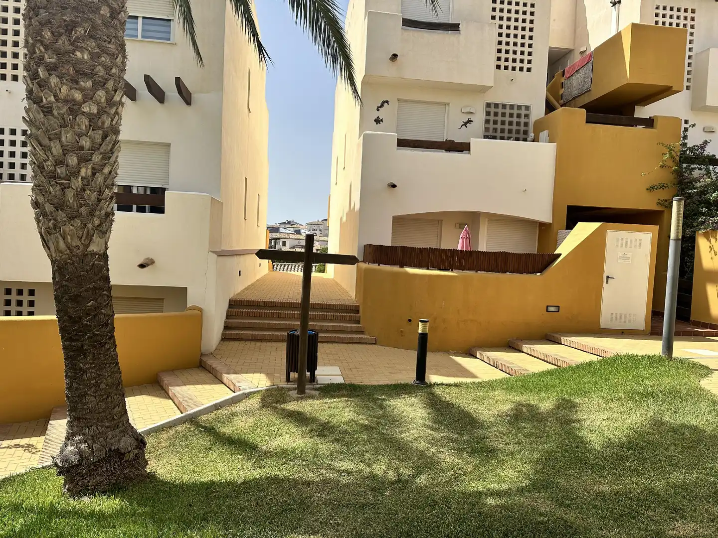 Vista exterior de Apartament en venda en Vera amb Aire condicionat, Calefacció i Jardí privat