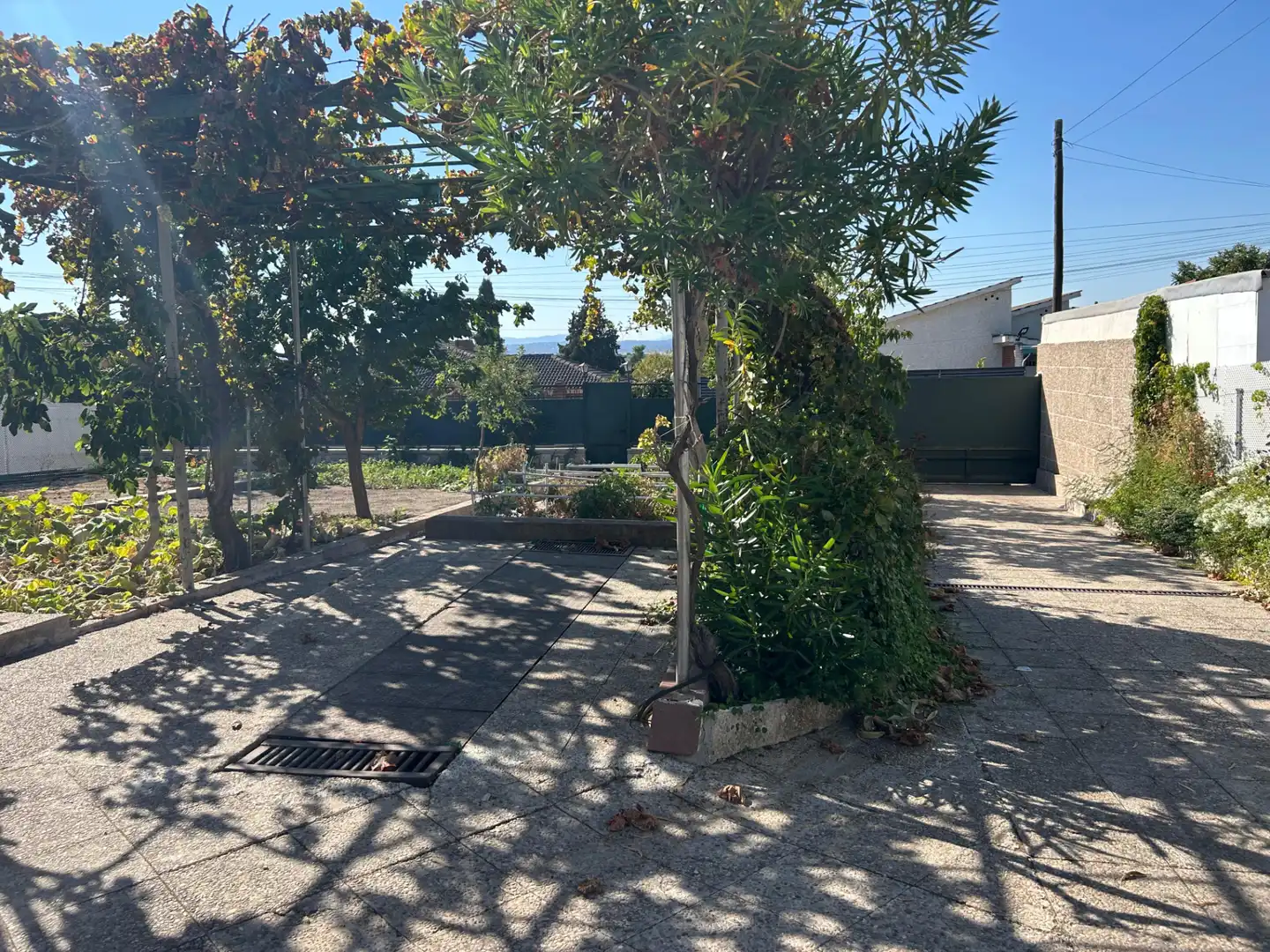 Garten von Einfamilien-Reihenhaus zum Verkauf in Santa Cruz del Retamar mit Klimaanlage, Heizung und Privatgarten