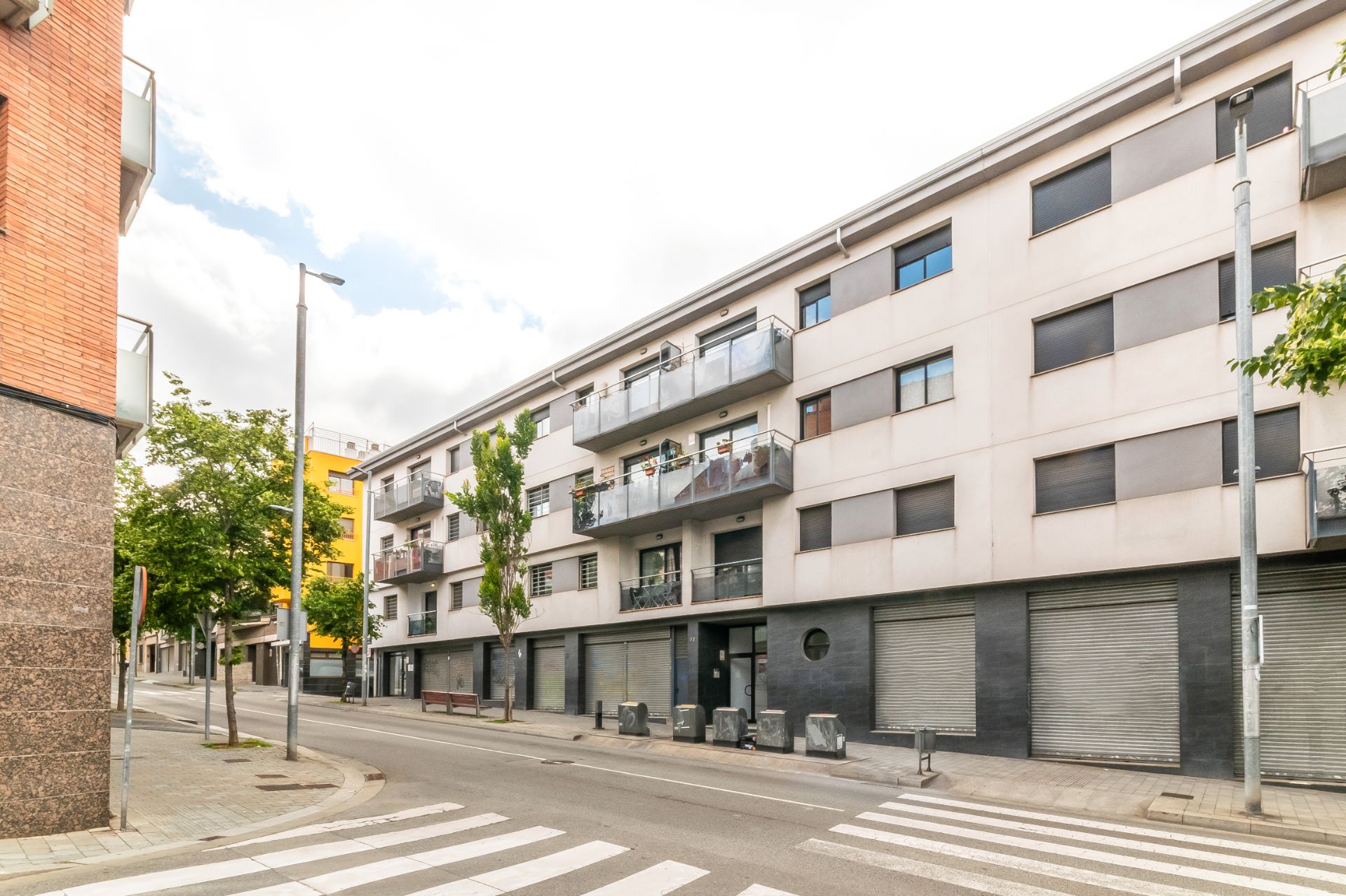 Vista exterior de Piso en venta en Terrassa con Horno y Piscina comunitaria