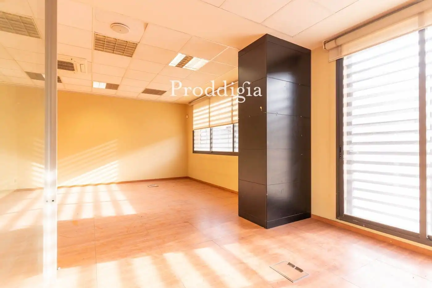 Büro zur Miete in Sant Cugat del Vallès mit Klimaanlage und Heizung