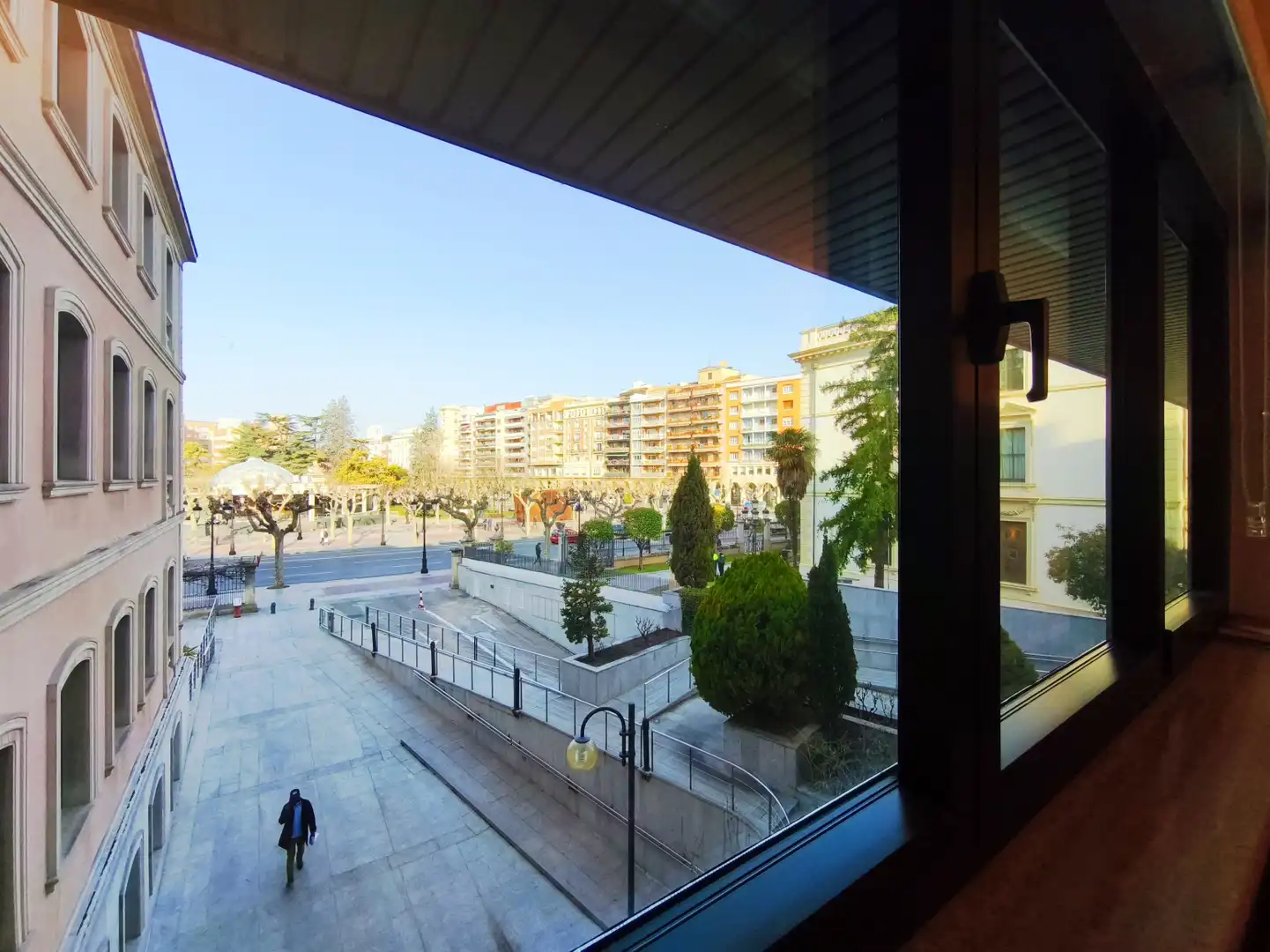 Vista exterior de Oficina de alquiler en  Logroño con Calefacción