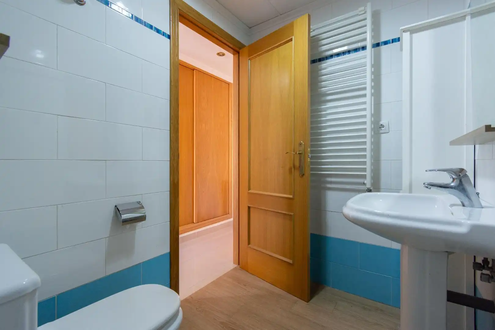 Baño de Piso en venta en Cartagena con Aire acondicionado, Calefacción y Balcón