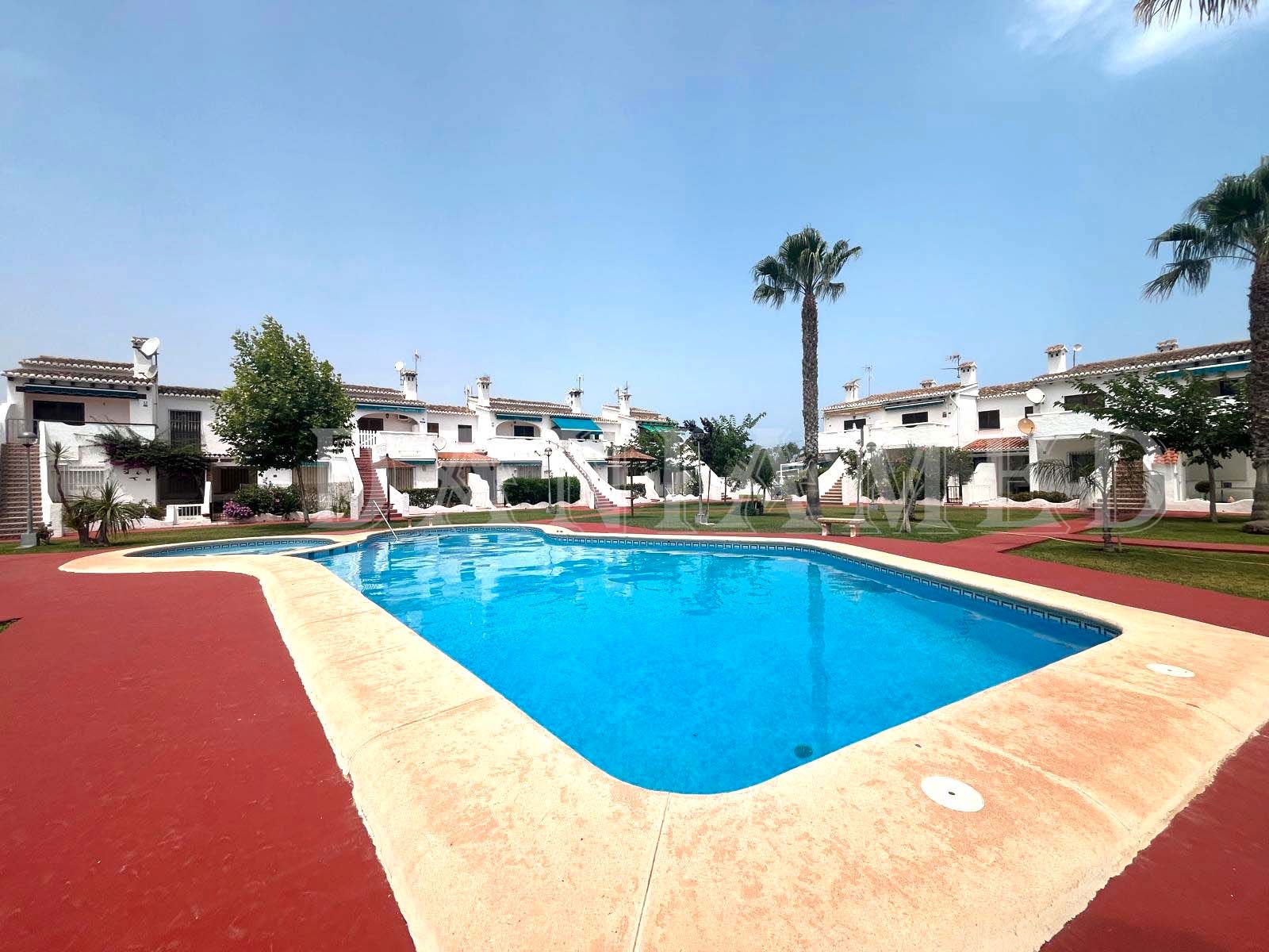 Piscina de Apartament en venda en Dénia amb Aire condicionat, Calefacció i Jardí privat