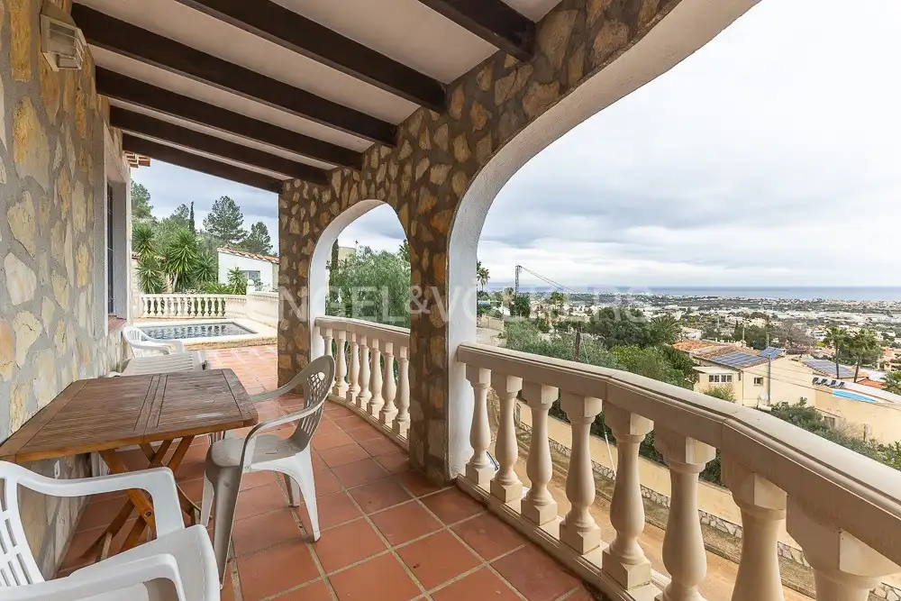 Vista exterior de Casa o xalet en venda en Dénia amb Aire condicionat, Calefacció i Jardí privat