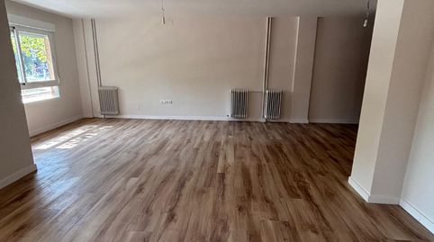 REF. 2535 Venta de piso reformado de 130 m² en Paseo San Gregorio, imatge 3
