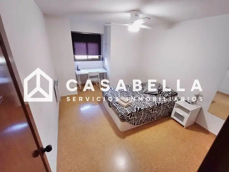 Schlafzimmer von Wohnung zur Miete in Valencia mit Klimaanlage, Heizung und Möbliert