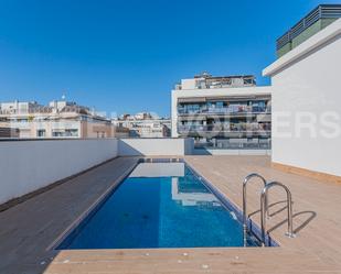 Piscina de Apartament en venda en L'Hospitalet de Llobregat amb Aire condicionat, Calefacció i Terrassa