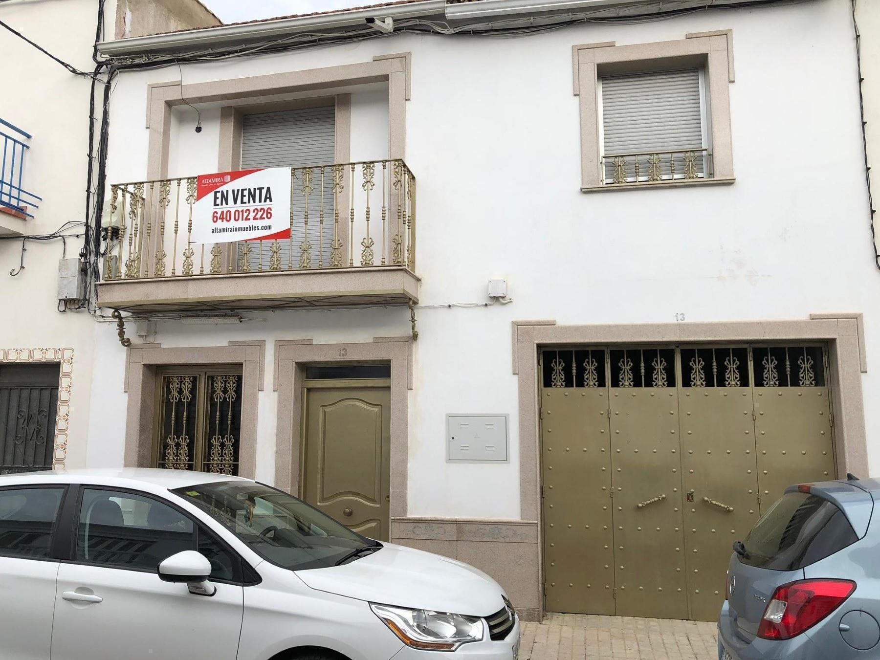 Vista exterior de Casa adosada en venta en Marmolejo con Trastero