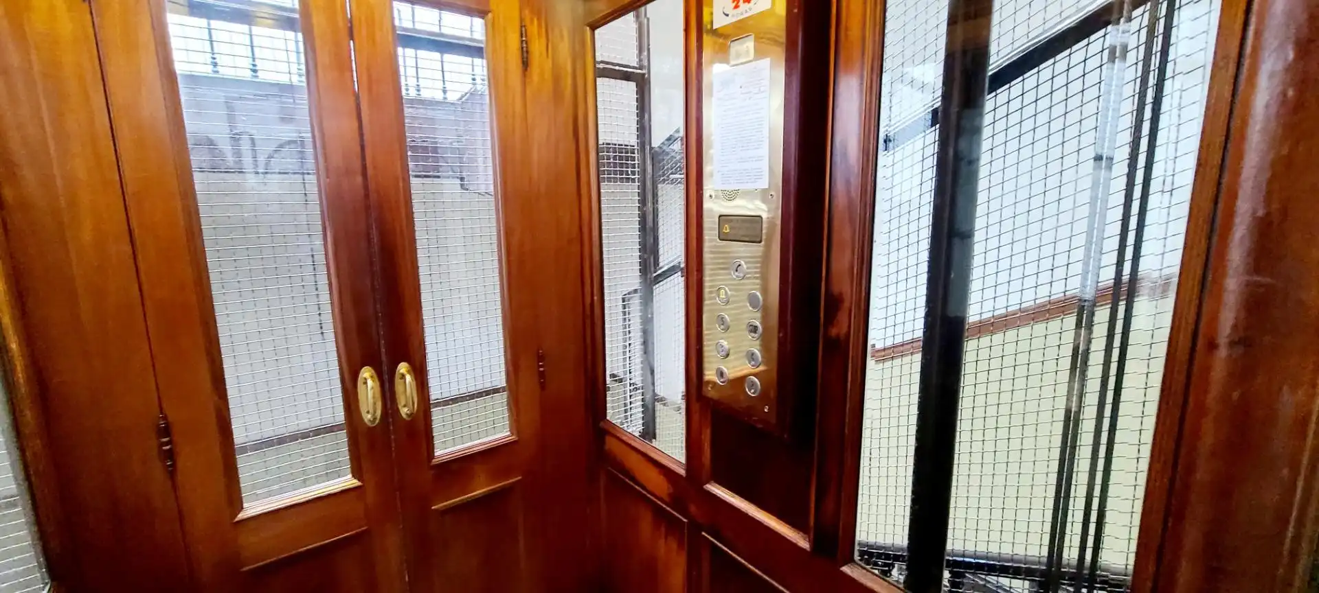 Attic for sale in Madrid  with Air Conditioner, Heating and Storage room
