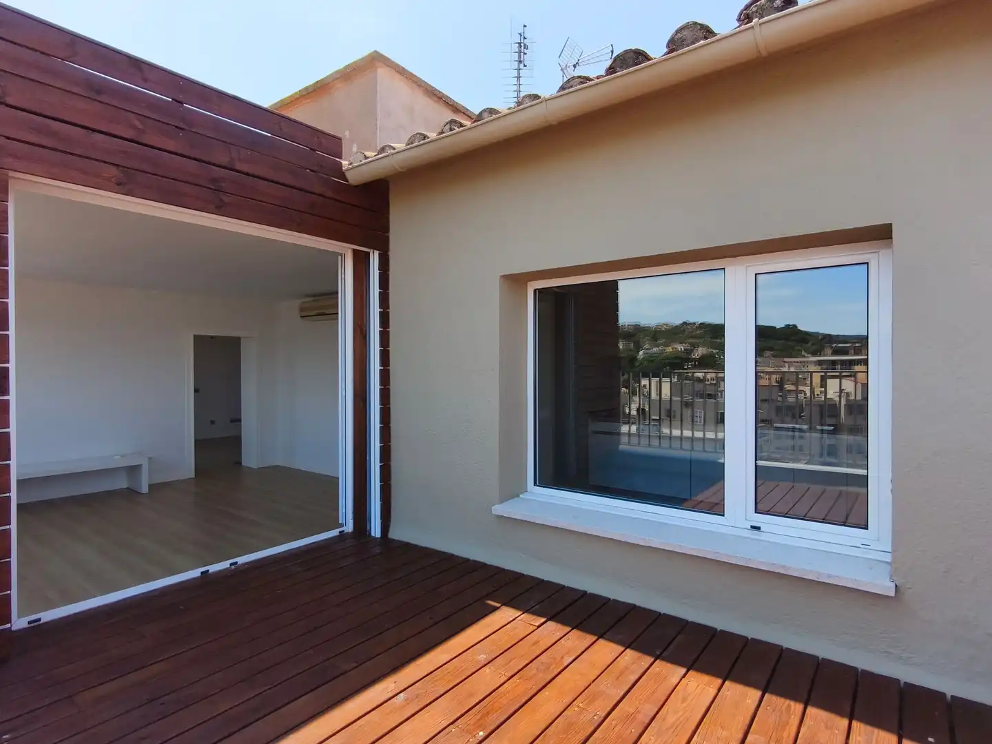 Terrace of Attic for rent in Girona  with Air Conditioner, Heating and Terrace