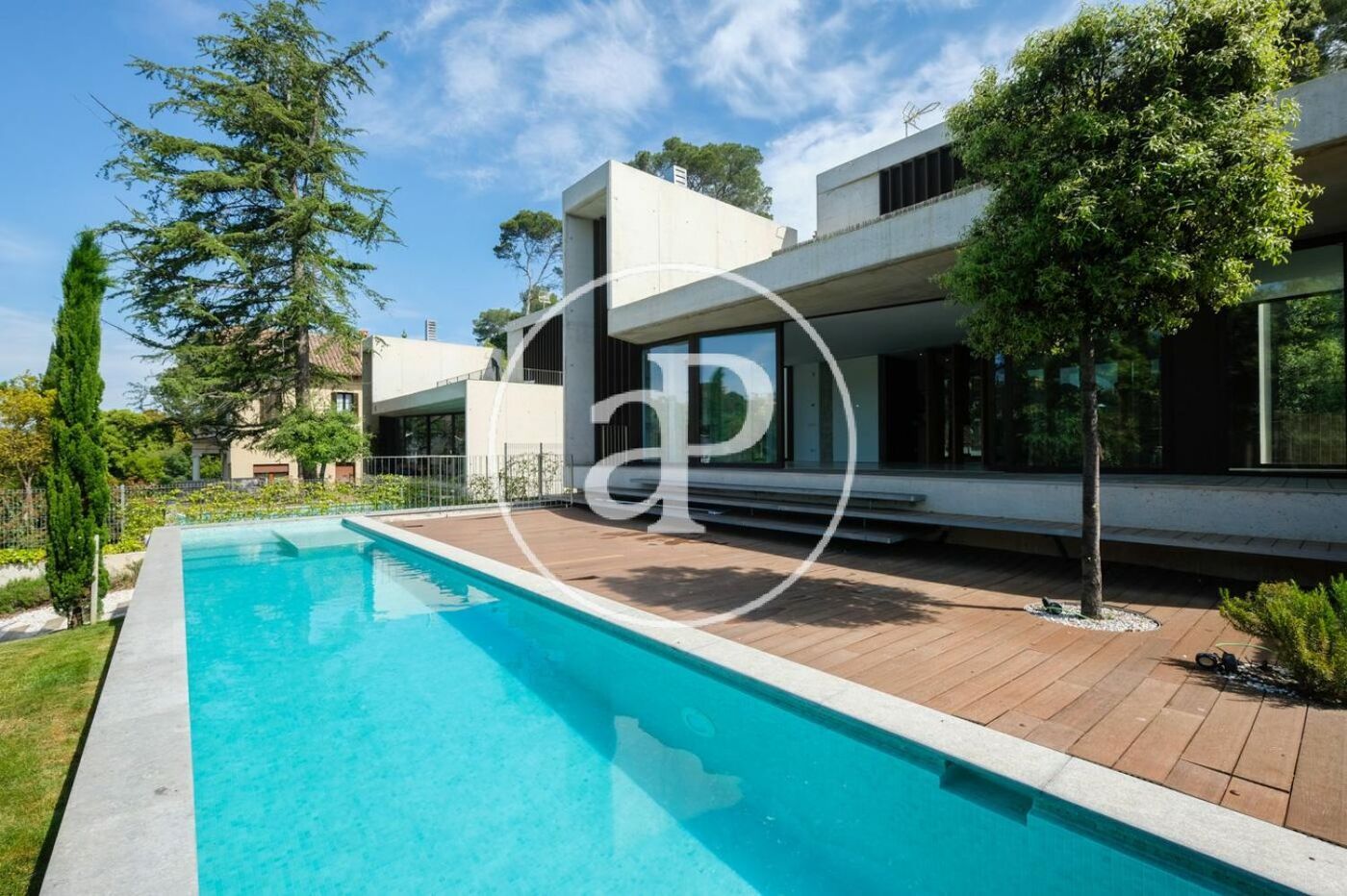 Piscina de Casa o xalet en venda en Sant Cugat del Vallès amb Aire condicionat, Calefacció i Jardí privat