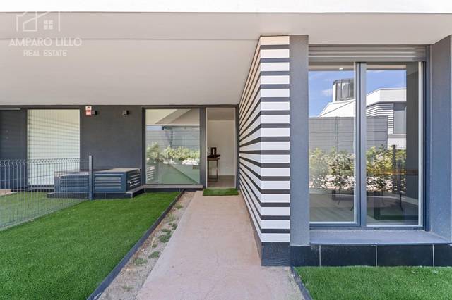 Casa adosada en Venta en Avenida de la Armada Española en Cortijo Sur