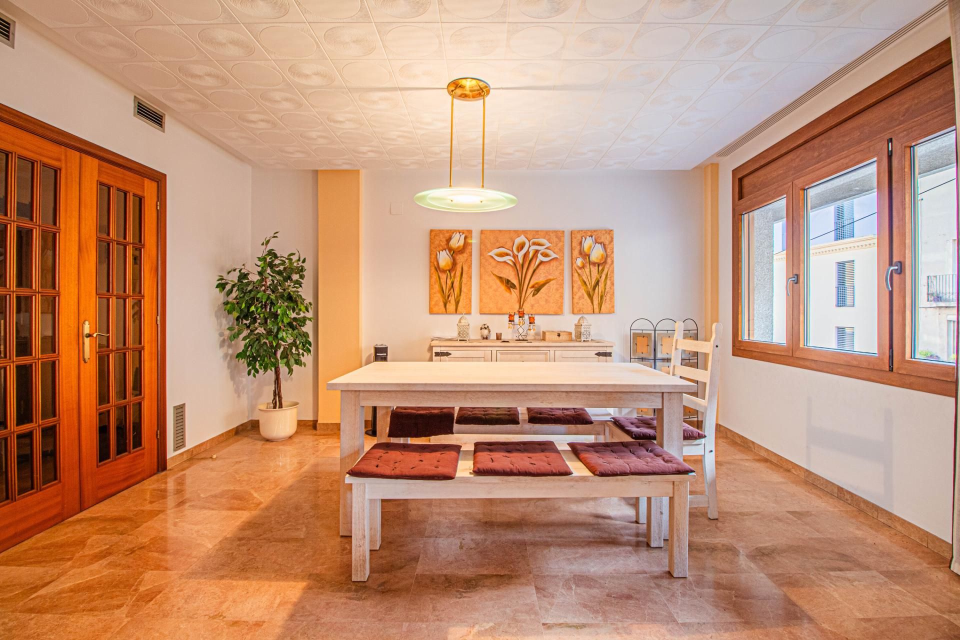 Esszimmer von Wohnung zum verkauf in Bàscara mit Heizung, Ofen und Mikrowelle