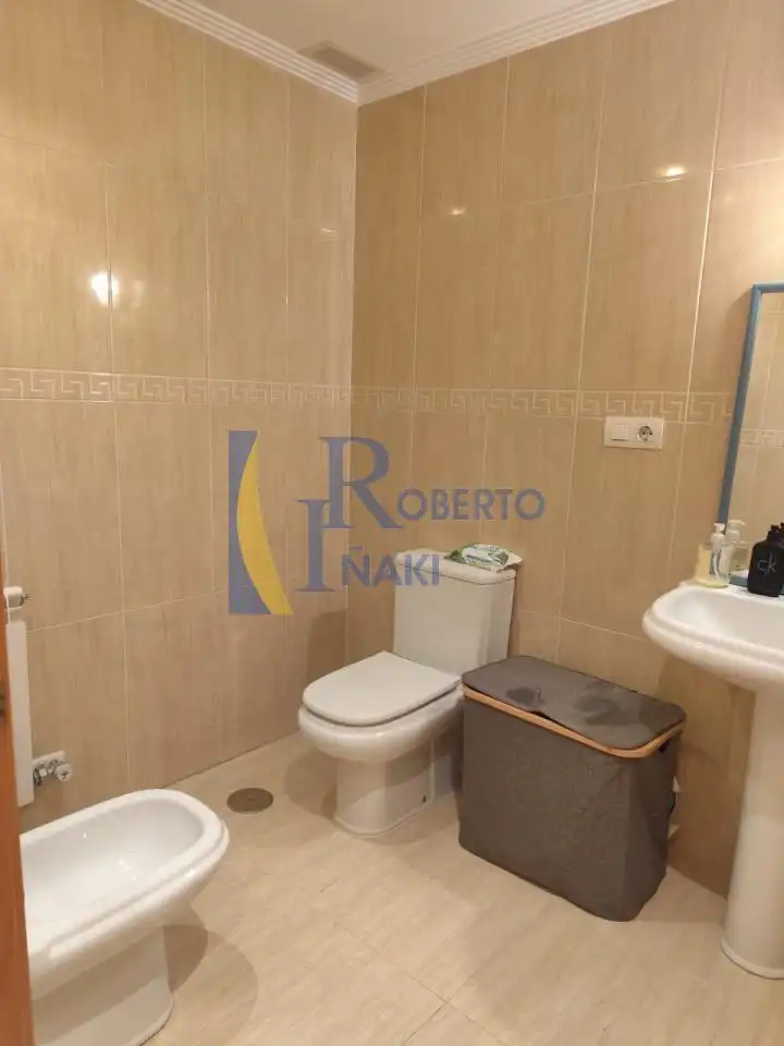 Bathroom of Flat for sale in Valencia de Don Juan  with Heating, Terrace and Storage room