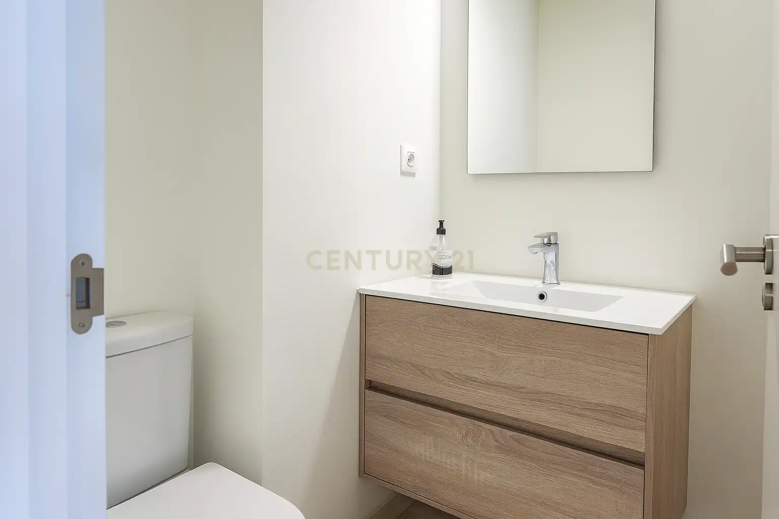 Baño de Apartamento de alquiler en Calpe / Calp con Aire acondicionado, Microondas y TV