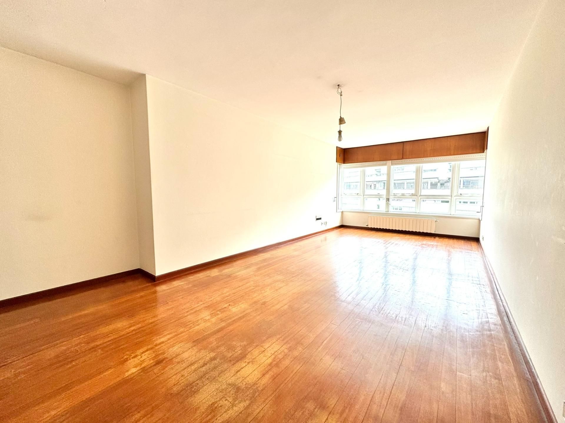 Sala d'estar de Pis en venda en A Coruña Capital  amb Calefacció i Parquet