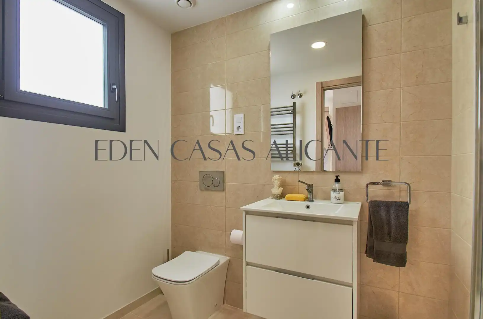 Baño de Casa adosada en venta en Busot con Aire acondicionado, Calefacción y Jardín privado