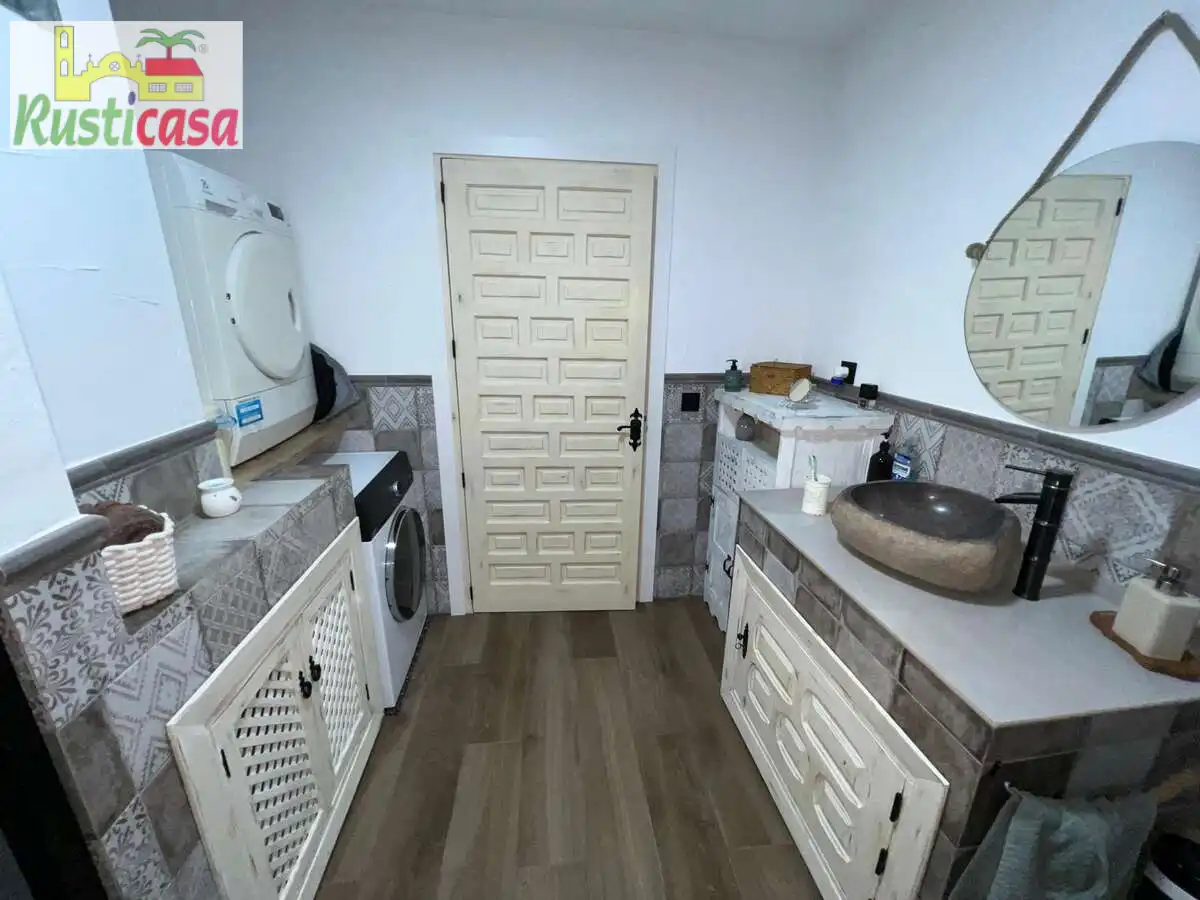 Cuina de Casa o xalet en venda en Baños de la Encina amb Terrassa i Balcó