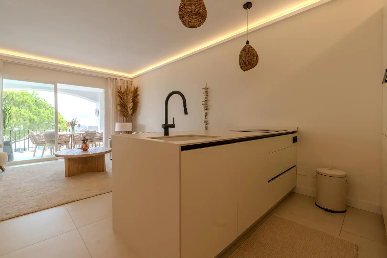 Cocina de Apartamento de alquiler en Benahavís con Aire acondicionado, Terraza y Piscina