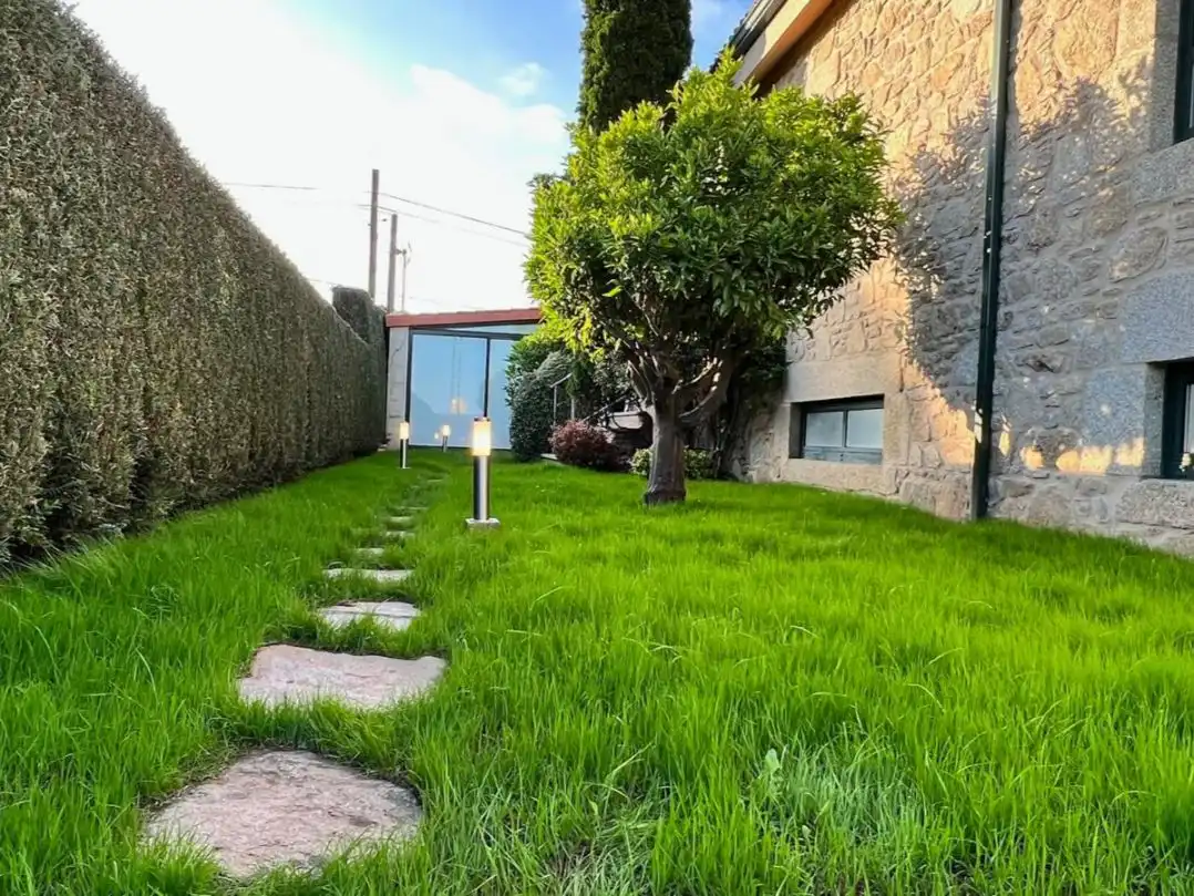 Jardí de Casa o xalet en venda en Santiago de Compostela  amb Terrassa, Piscina i Balcó