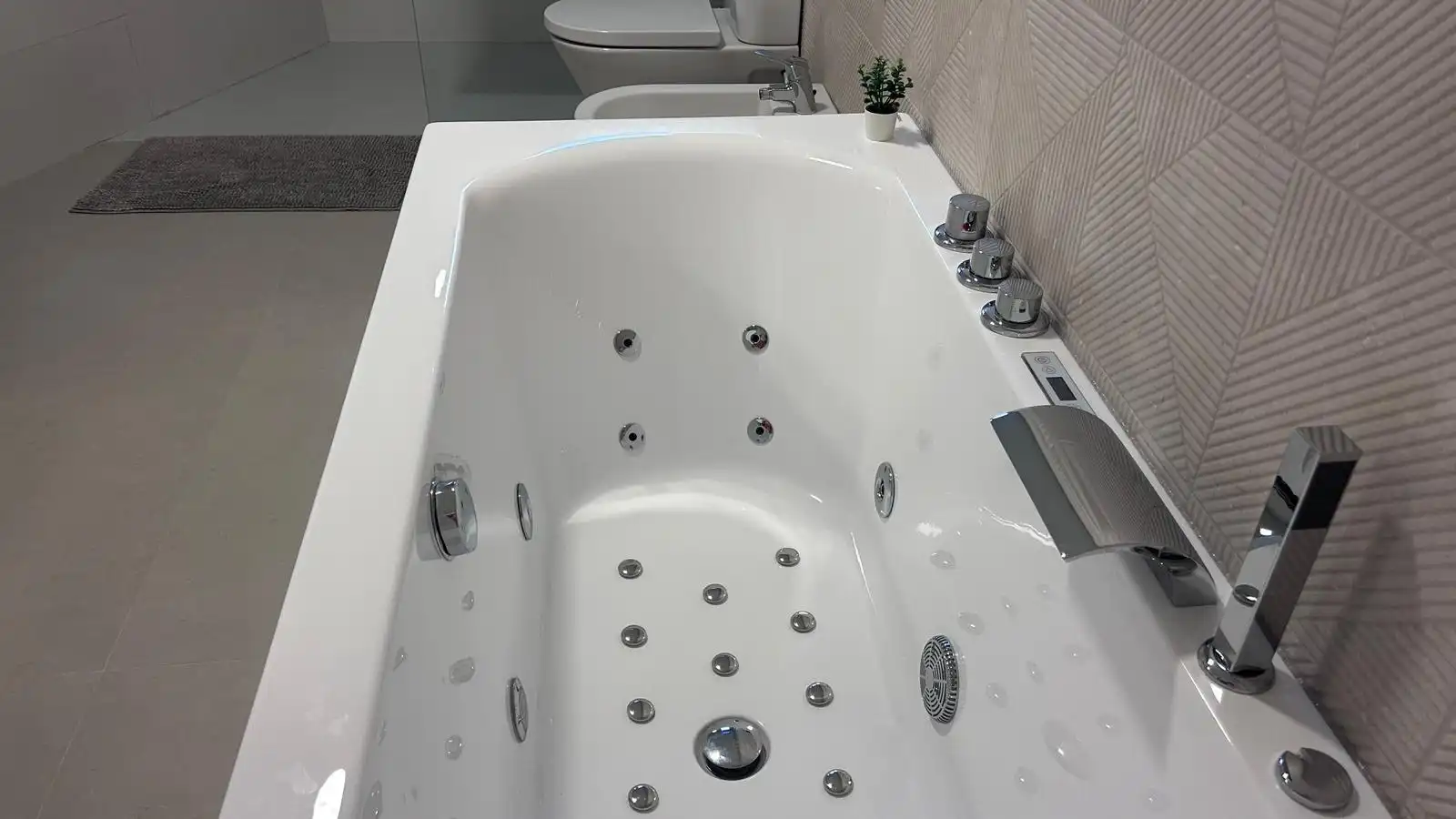 Badezimmer von Wohnung zur Miete in Orihuela mit Klimaanlage, Heizung und Privatgarten