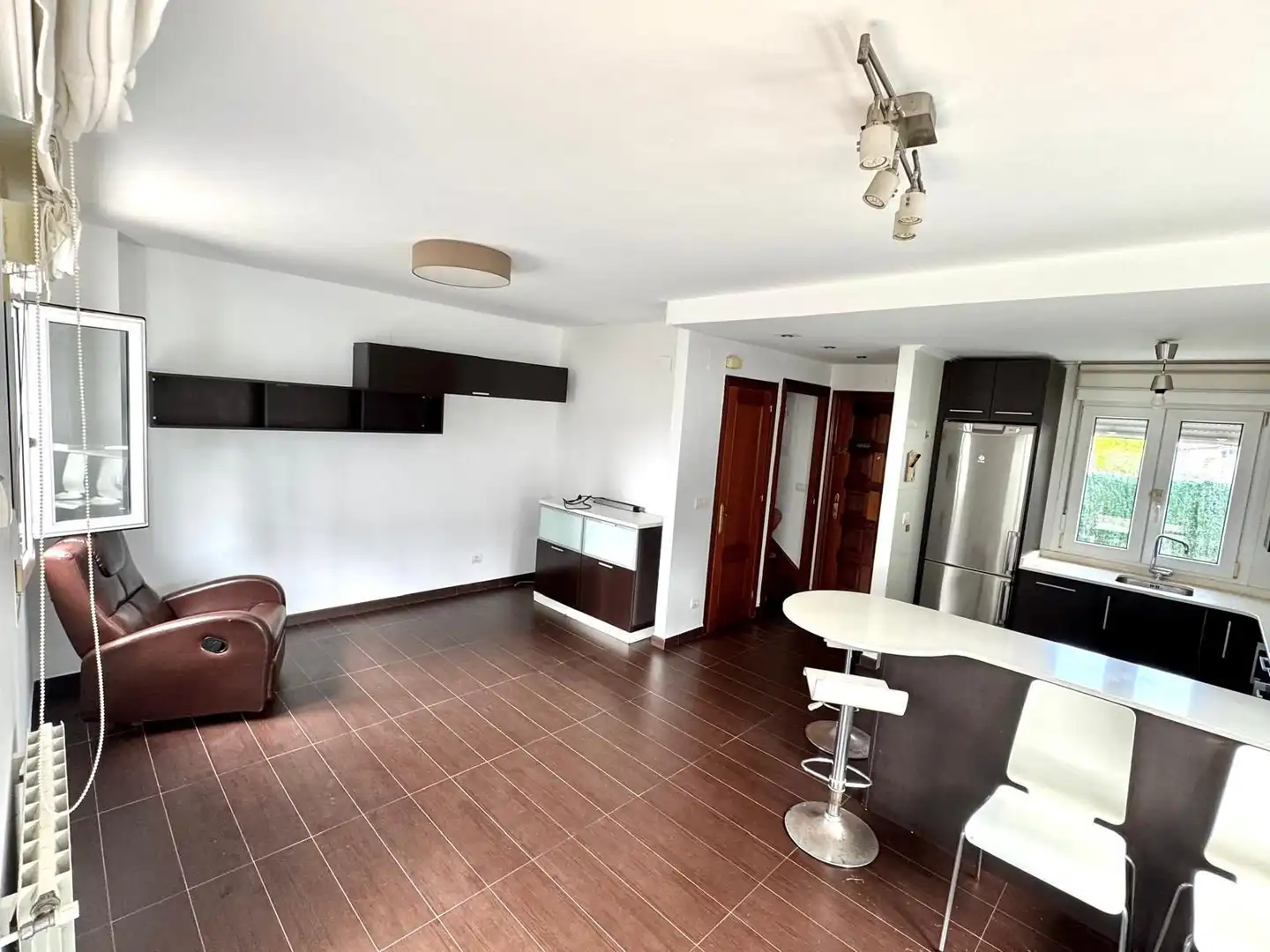 Sala de estar de Casa adosada en venta en Castro-Urdiales con Calefacción, Jardín privado y Terraza