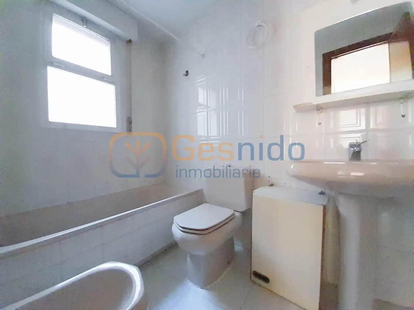 Bathroom of Flat for sale in Segovia  with Heating, Parquet flooring and Terrace