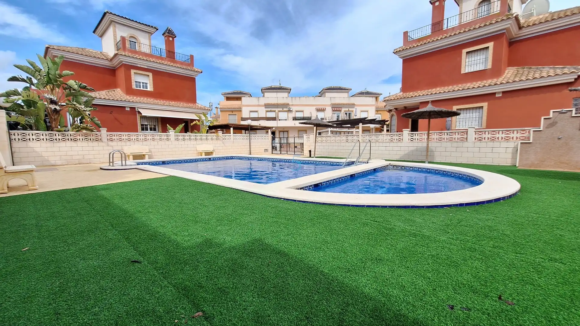 Casa con terraza en venta en Los Montesinos, imagen 2