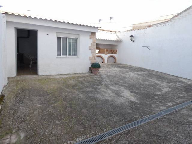 Casa adosada en Venta en Camporrobles