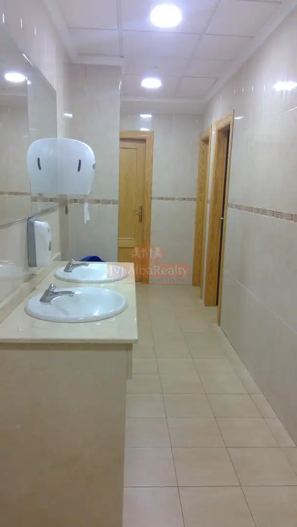 Bany de Local en venda en Robledo