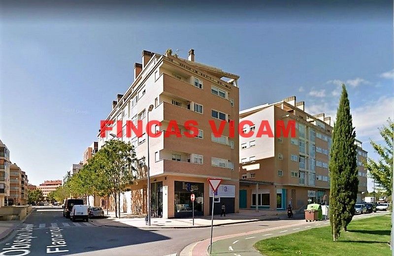 Vista exterior de Local en venda en  Huesca Capital amb Aire condicionat, Calefacció i Parquet
