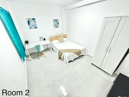 Bedroom of Flat to share in  Sevilla Capital  with Air Conditioner, Furnished and Washing machine