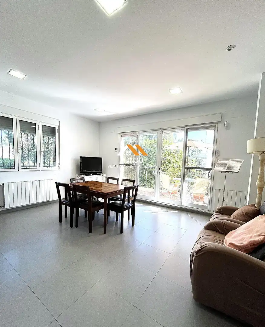 Sala d'estar de Casa o xalet en venda en Paterna amb Aire condicionat, Calefacció i Jardí privat