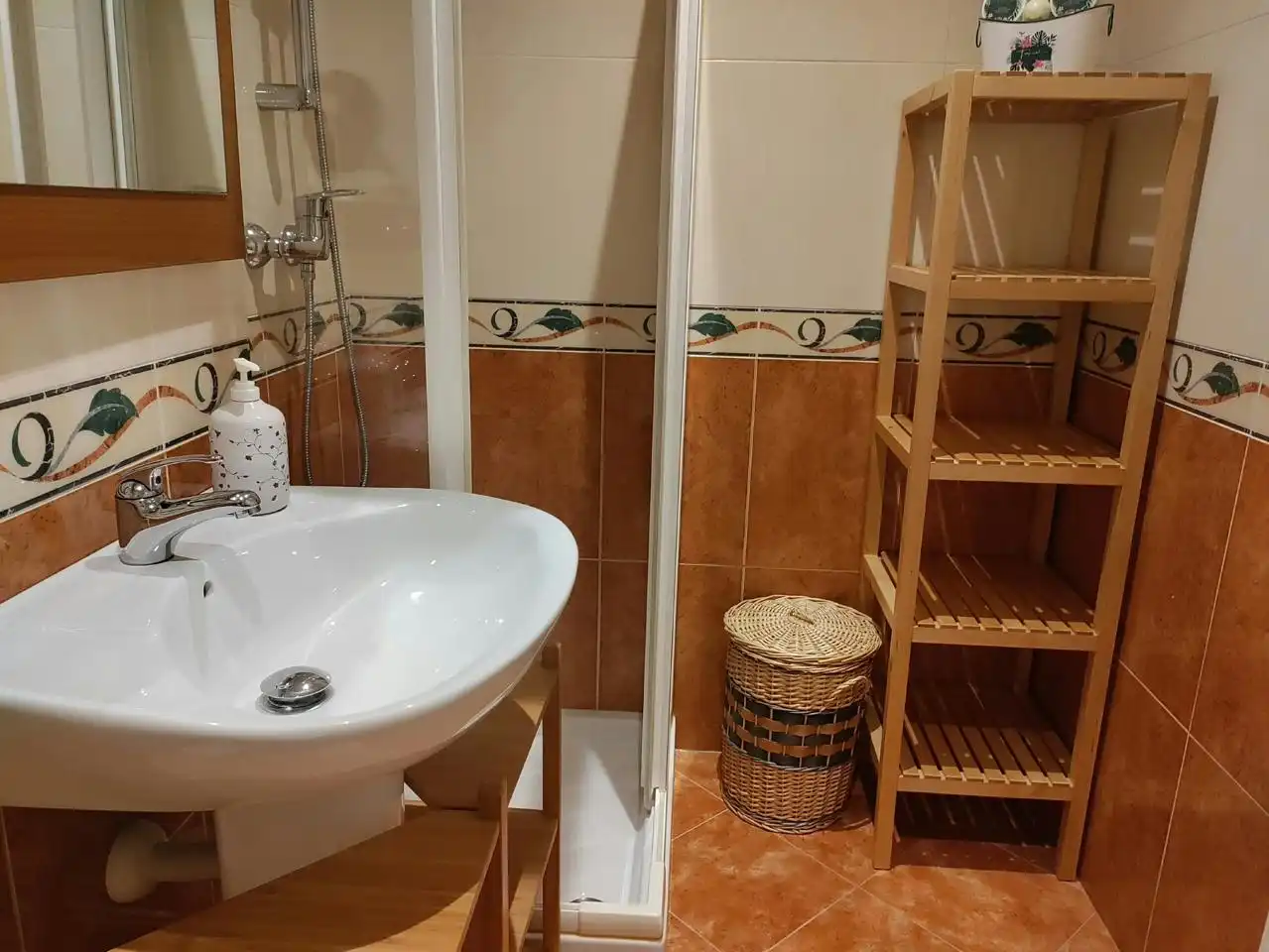 Baño de Piso de alquiler en Santiago de Compostela  con Calefacción y Amueblado