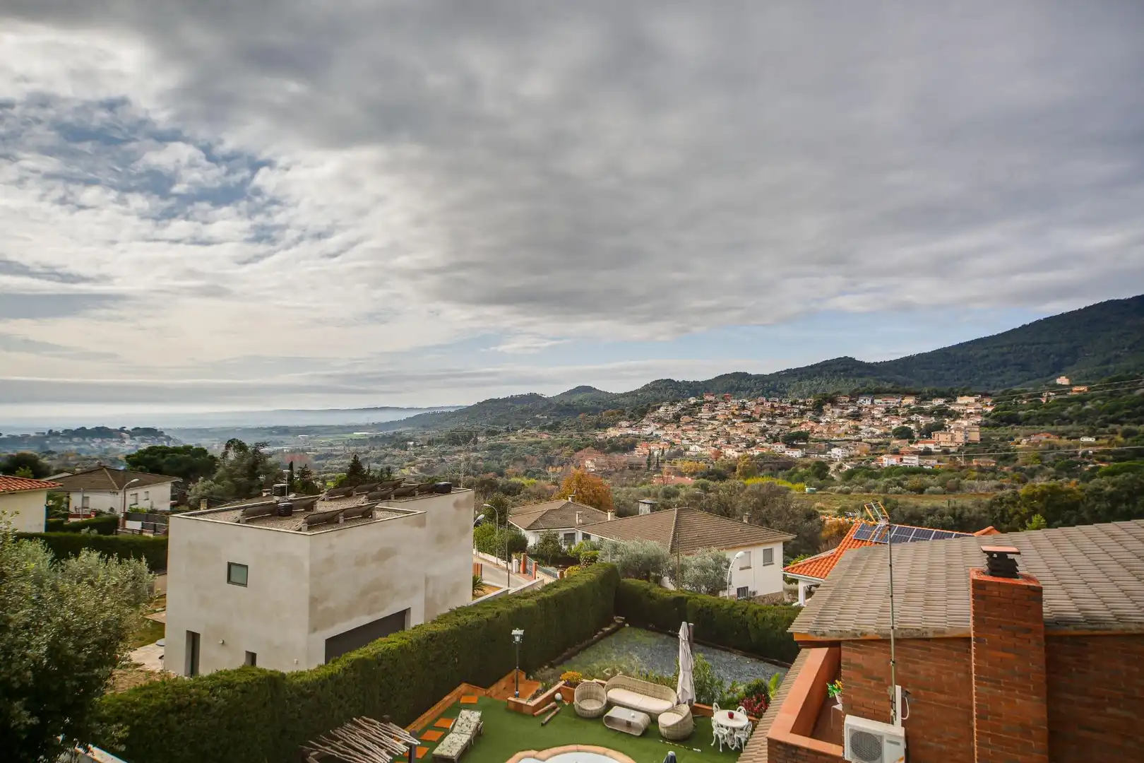 Vista exterior de Casa o xalet en venda en Caldes de Montbui amb Aire condicionat, Calefacció i Jardí privat