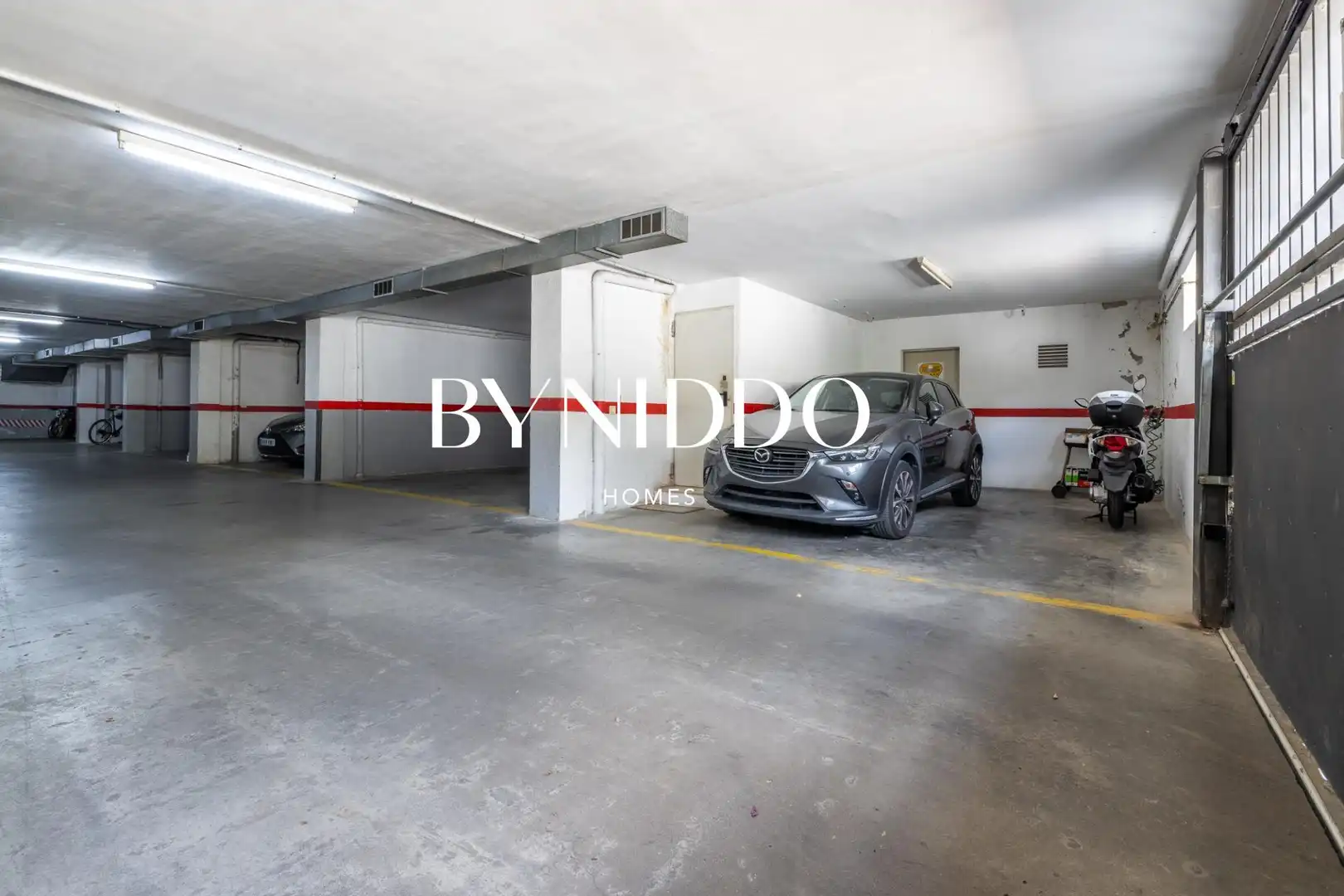 Parking de Casa adosada en venta en Sant Cugat del Vallès con Aire acondicionado, Calefacción y Jardín privado