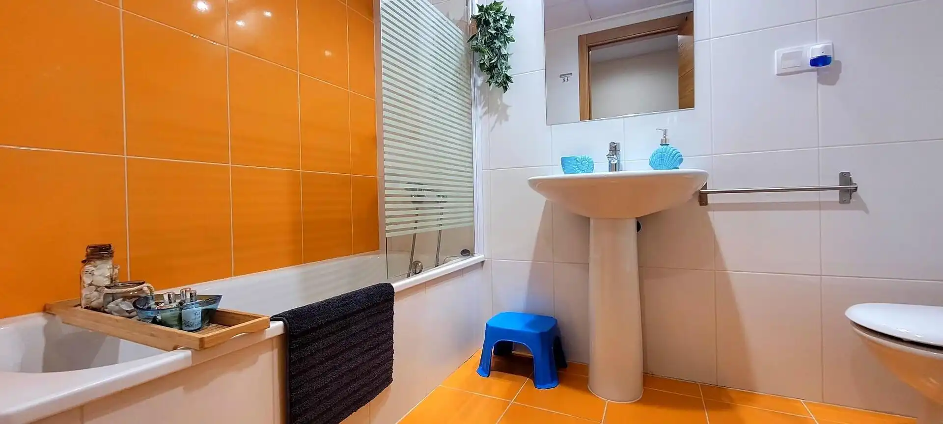 Badezimmer von Wohnungen zur Miete in San Jorge / Sant Jordi mit Klimaanlage, Heizung und Parkett