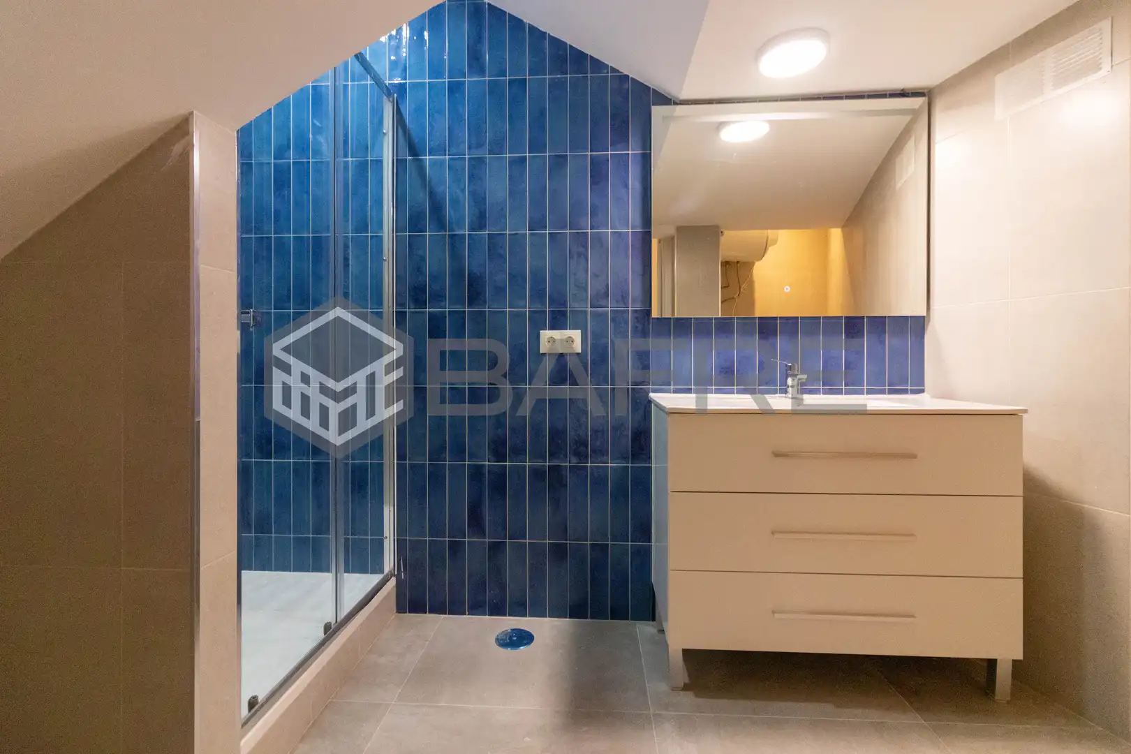 Badezimmer von Wohnung zum Verkauf in Madrid mit Klimaanlage und Heizung