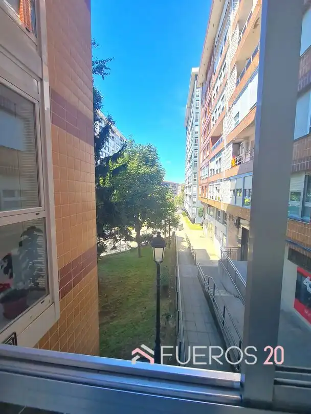 Vista exterior de Pis en venda en Barakaldo  amb Calefacció, Jardí privat i Terrassa