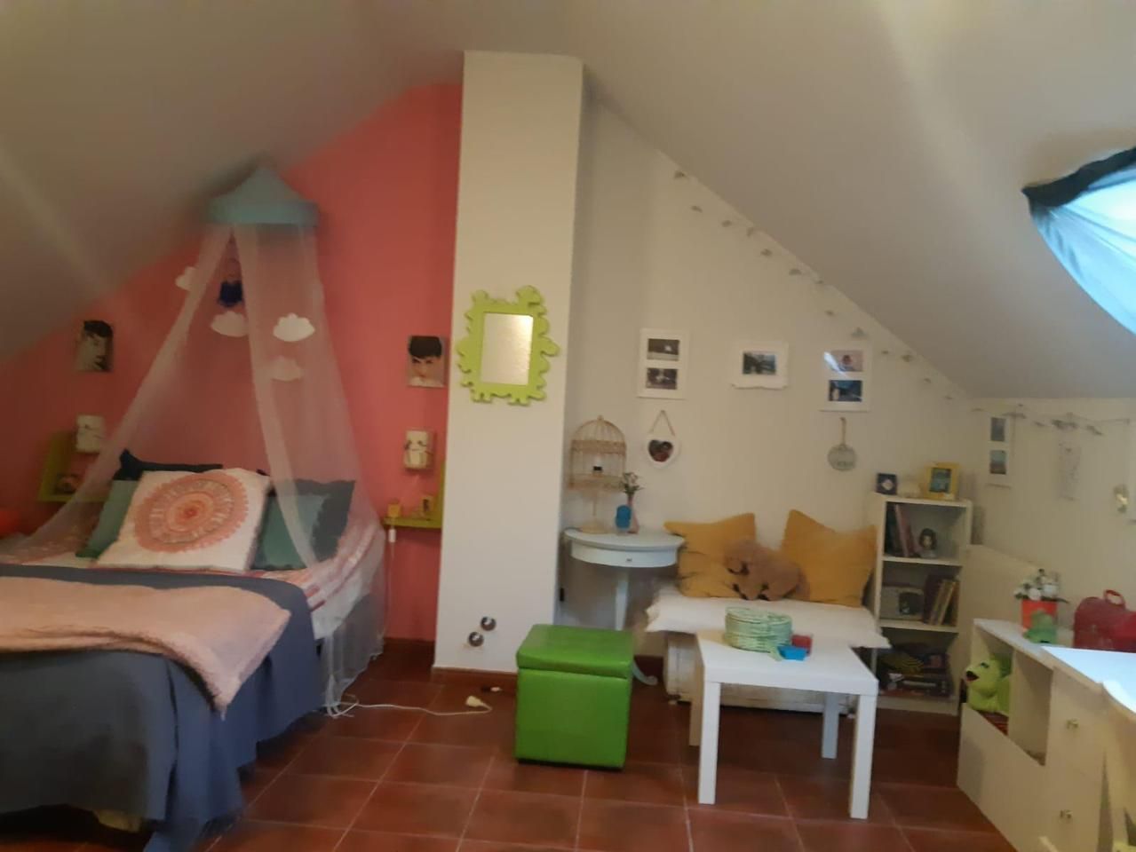 Dormitori de Casa o xalet en venda en Uclés amb Calefacció i Moblat