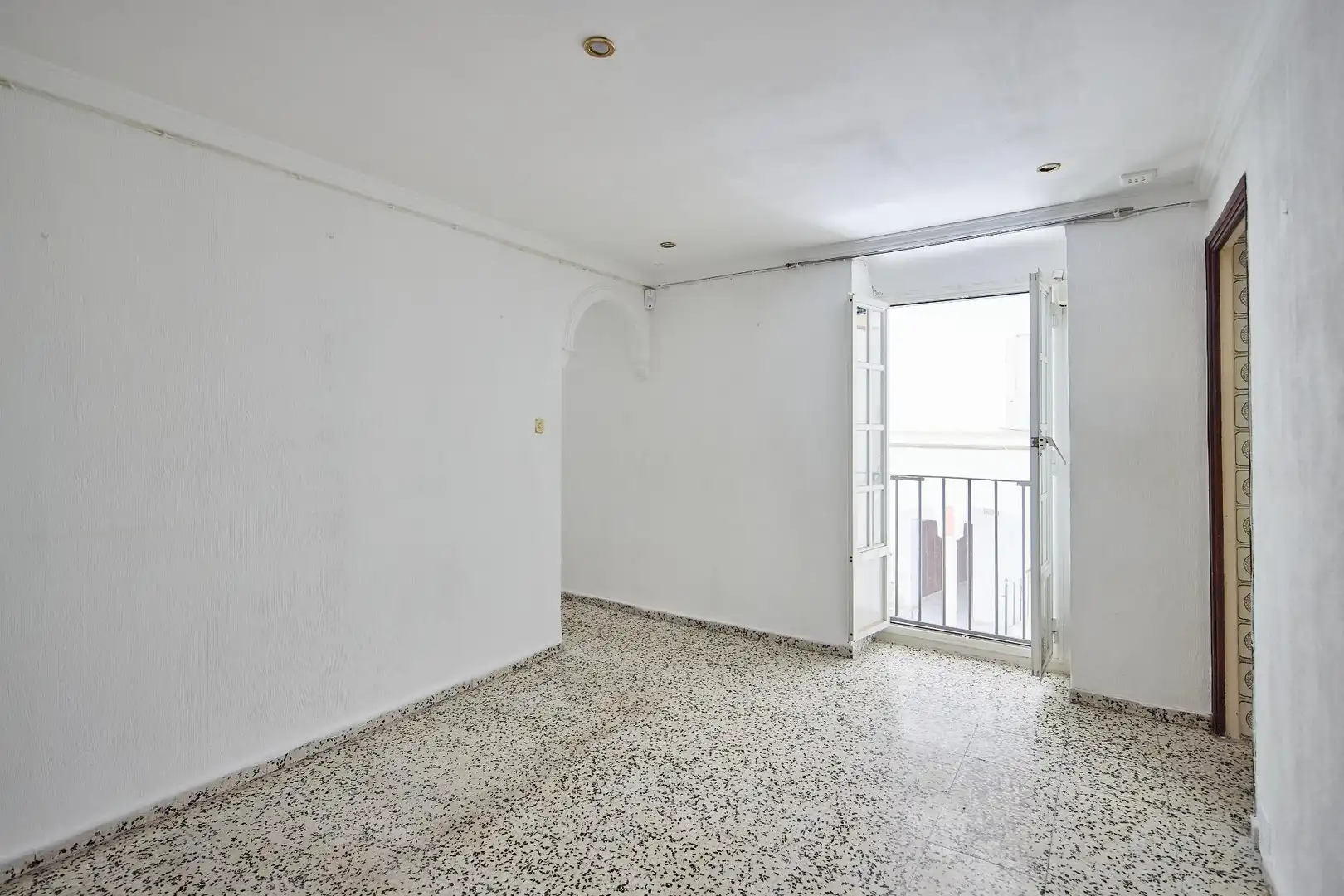 Piso en venta en Cádiz con Balcón
