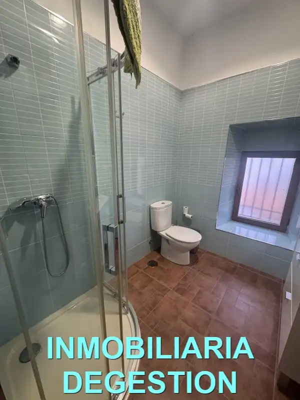 Baño de Casa adosada en venta en Guarromán con Aire acondicionado, Calefacción y Jardín privado