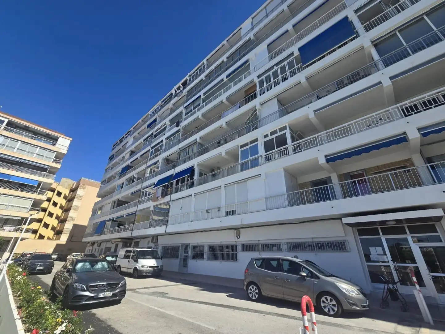 Vista exterior de Apartamento en venta en Torrevieja con Jardín privado, Terraza y Amueblado