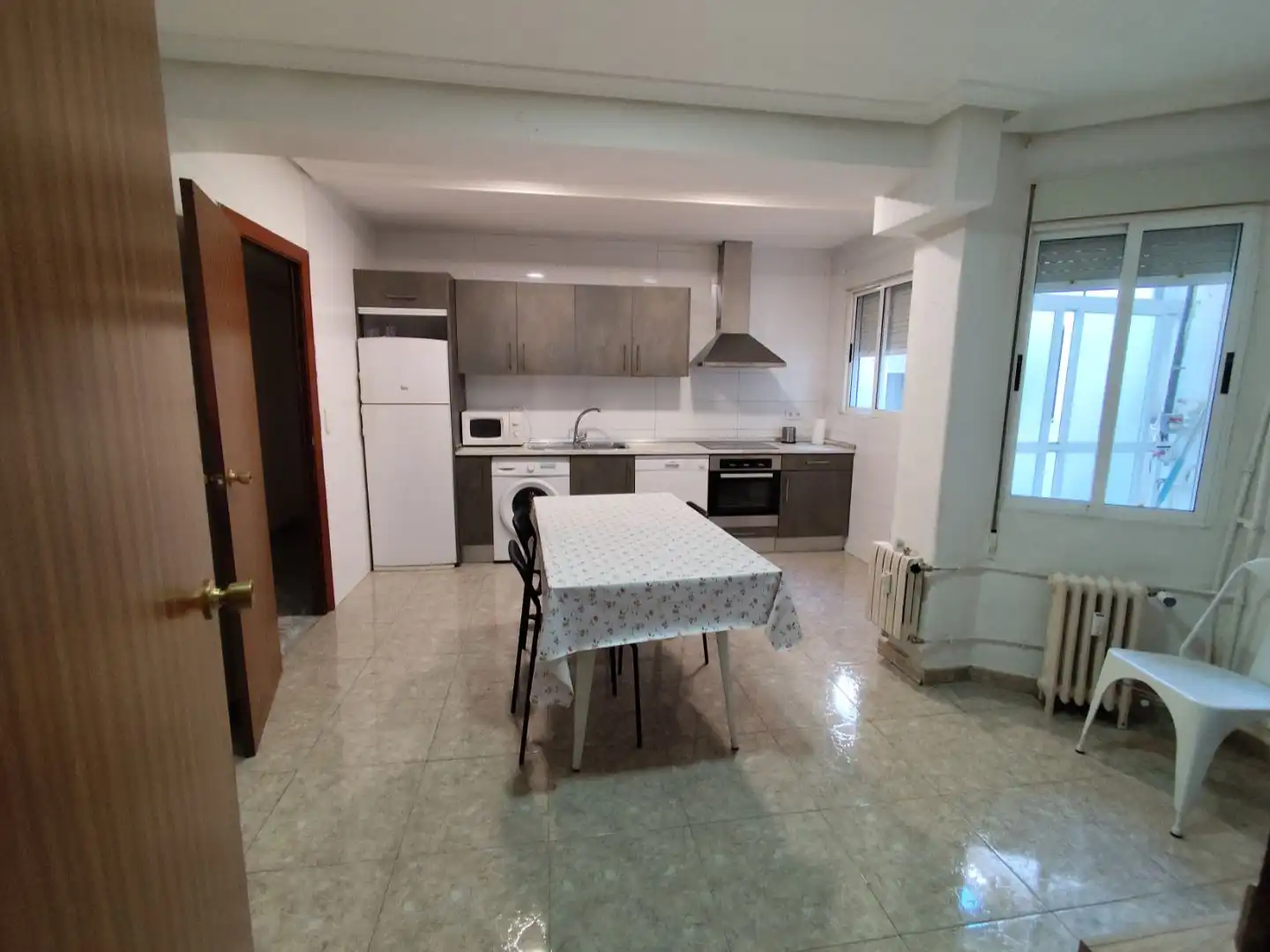 Küche von Wohnung zur Miete in  Zaragoza Capital mit Balkon