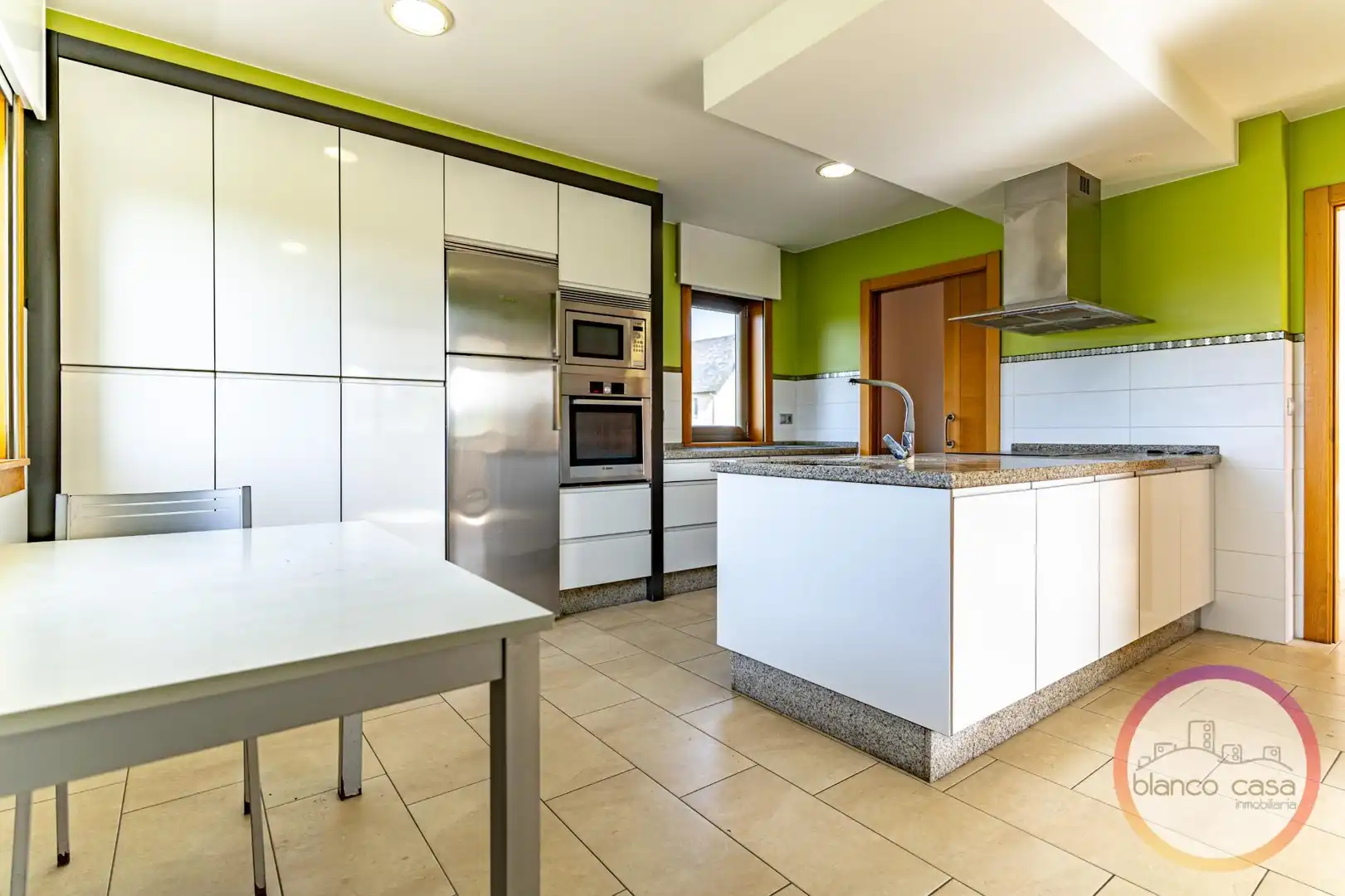 Cocina de Casa o chalet en venta en A Laracha   con Calefacción, Jardín privado y Trastero