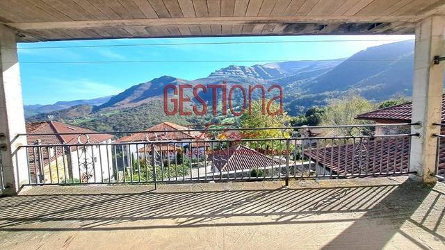 Casa-chalet en Venta en Soba