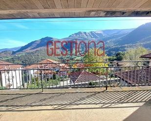 Vista exterior de Casa o xalet en venda en Soba amb Jardí privat i Terrassa