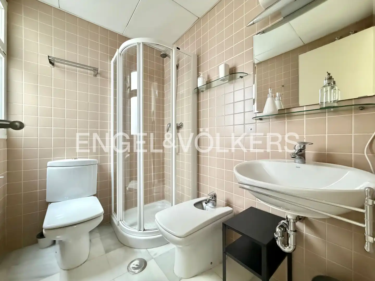 Bathroom of Flat for rent in Sevilla  with Air Conditioner, Heating and Storage room